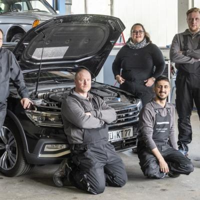 Gruppenbild Belegschaft der KT Motors GmbH